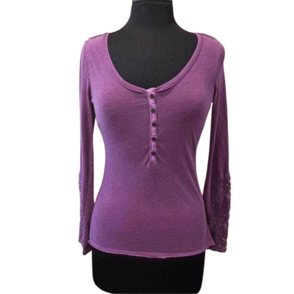 Elena Henley Vintage Arizona S Purple Long Sleeve Tee Fitted Lace Cuff Top TVD